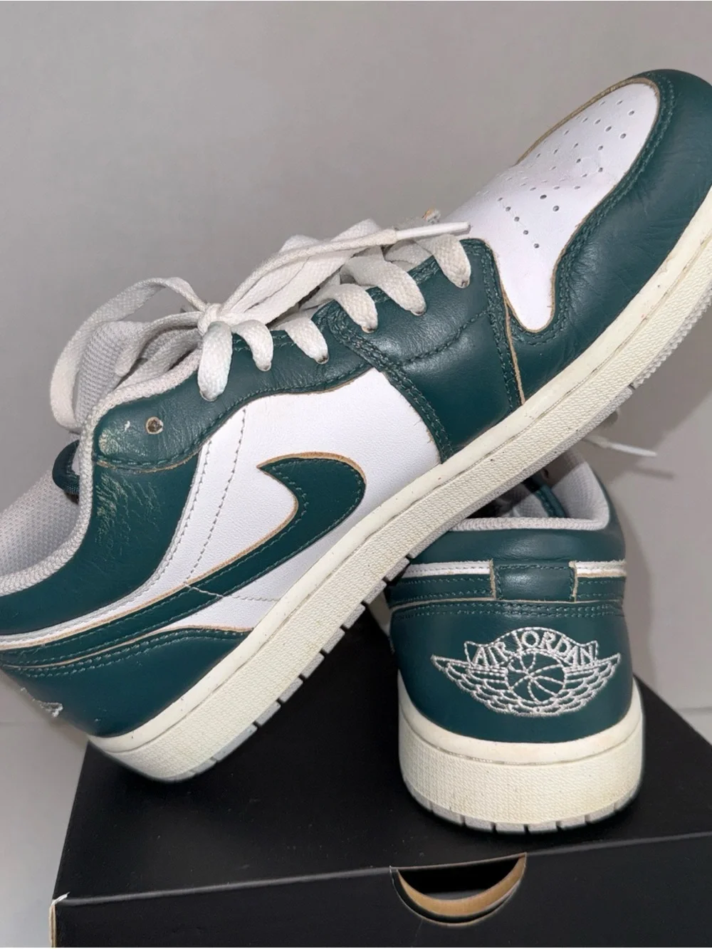 Jordan Men’s Low-Top Sneakers in White and Dark Green size 9.5